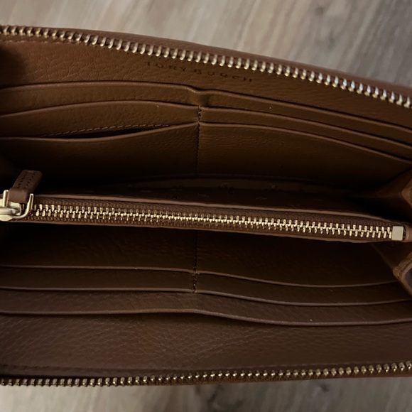 Tory Burch wallet - Picture 2 of 4